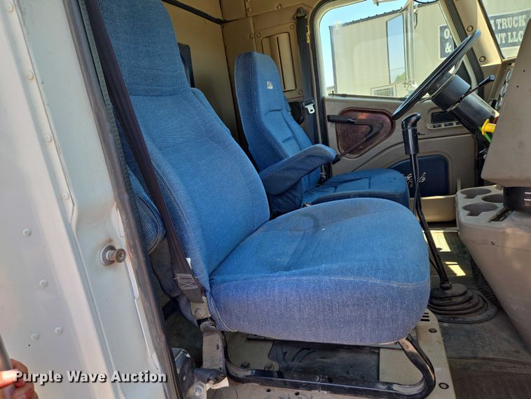 image for item EU3542 2007 International 9400i semi truck