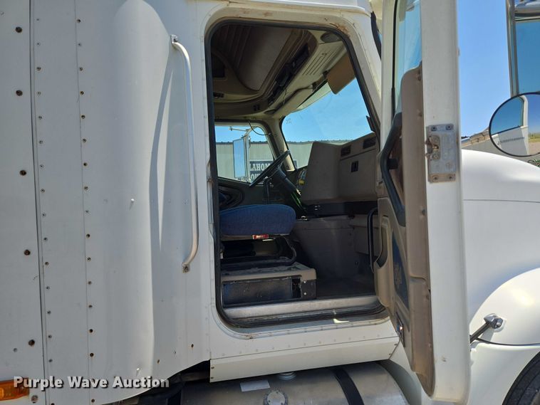 image for item EU3542 2007 International 9400i semi truck