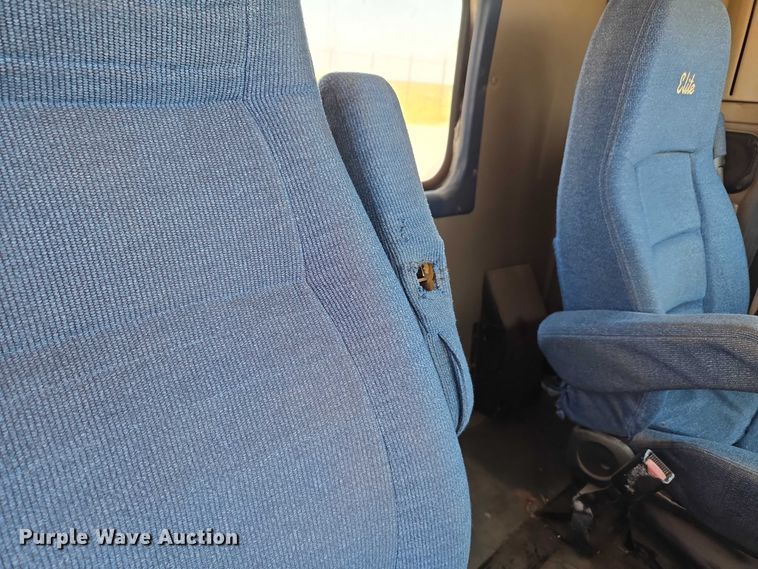 image for item EU3542 2007 International 9400i semi truck