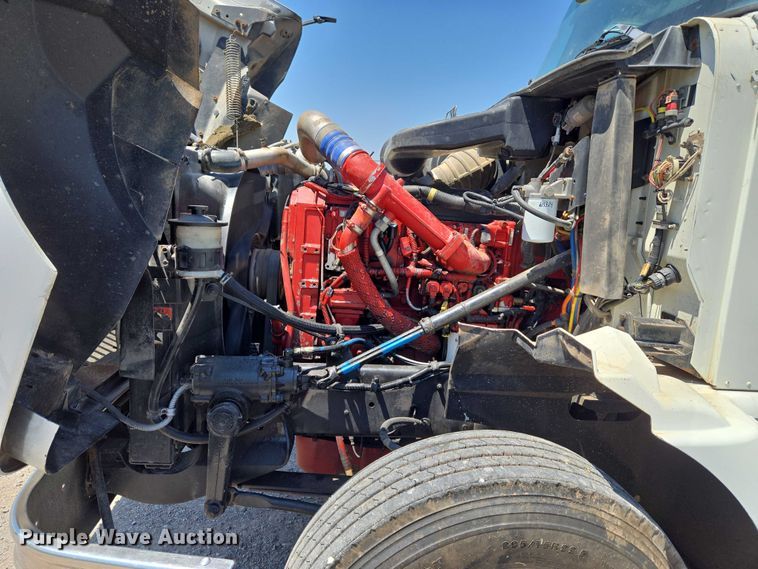 image for item EU3542 2007 International 9400i semi truck