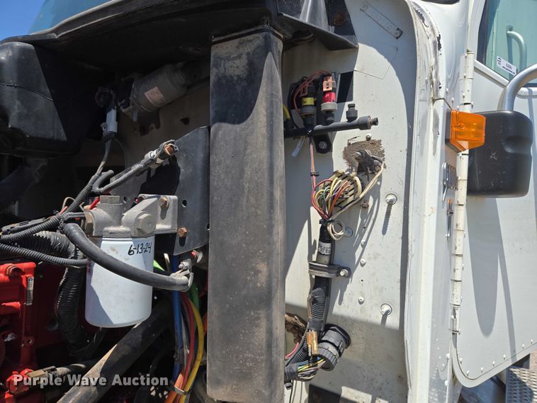 image for item EU3542 2007 International 9400i semi truck