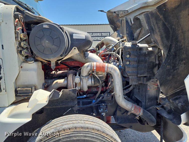 image for item EU3542 2007 International 9400i semi truck