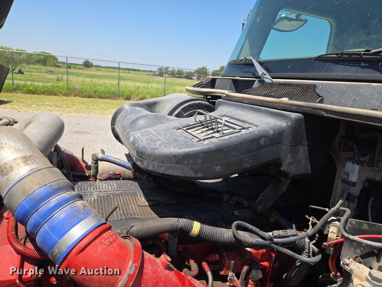 image for item EU3542 2007 International 9400i semi truck