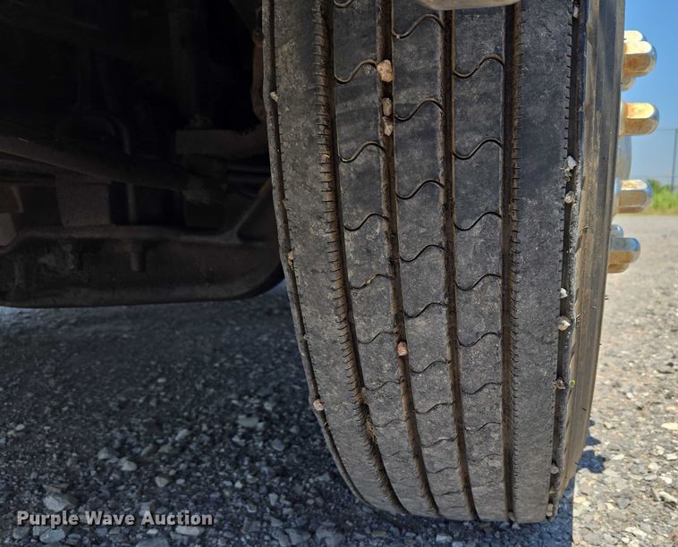 image for item EU3542 2007 International 9400i semi truck