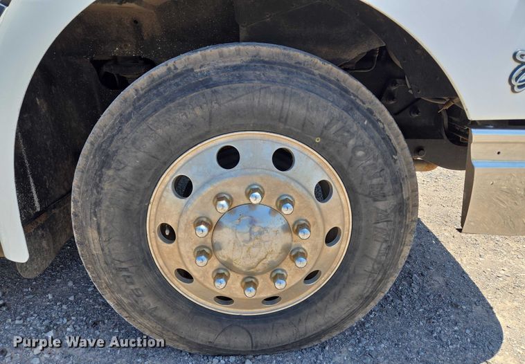 image for item EU3542 2007 International 9400i semi truck