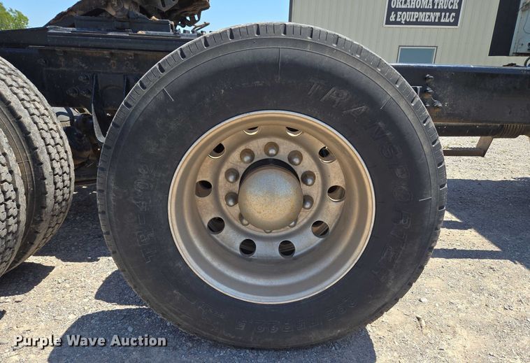 image for item EU3542 2007 International 9400i semi truck