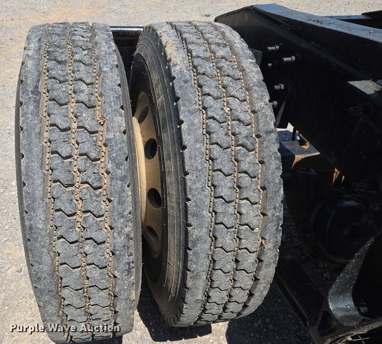 image for item EU3542 2007 International 9400i semi truck