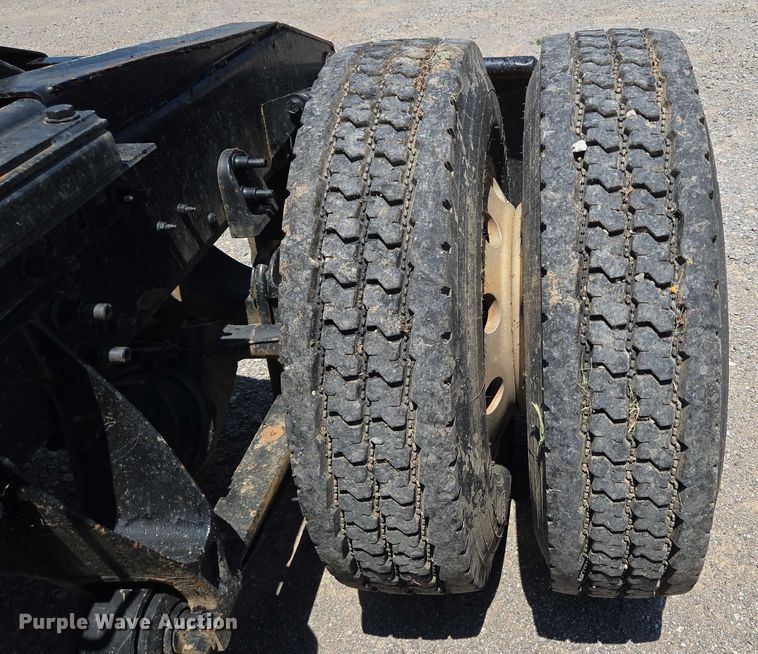 image for item EU3542 2007 International 9400i semi truck