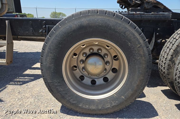 image for item EU3542 2007 International 9400i semi truck