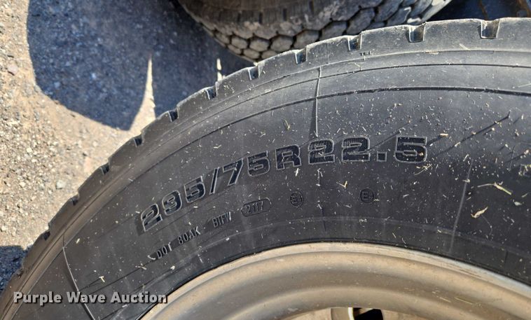 image for item EU3542 2007 International 9400i semi truck