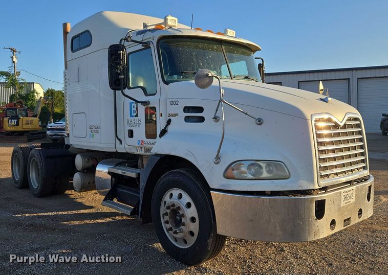 image for item EU3751 2012 Mack CXU semi truck