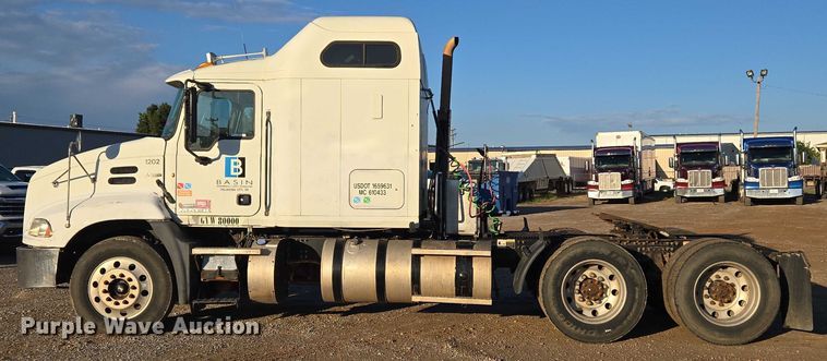 image for item EU3751 2012 Mack CXU semi truck