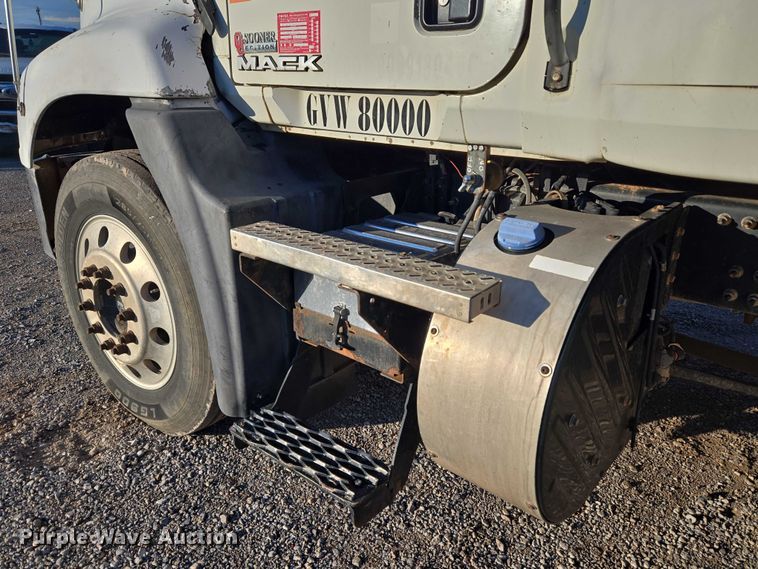 image for item EU3751 2012 Mack CXU semi truck