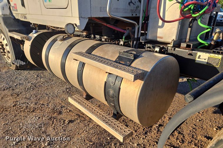 image for item EU3751 2012 Mack CXU semi truck