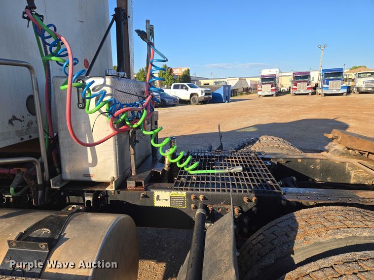 image for item EU3751 2012 Mack CXU semi truck