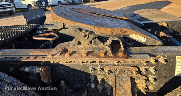 image for item EU3751 2012 Mack CXU semi truck