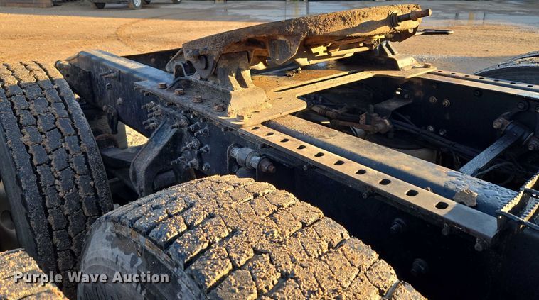 image for item EU3751 2012 Mack CXU semi truck