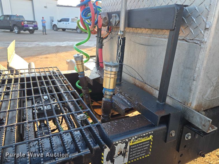 image for item EU3751 2012 Mack CXU semi truck