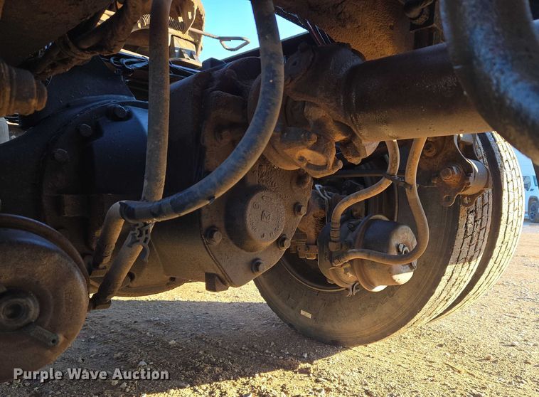 image for item EU3751 2012 Mack CXU semi truck