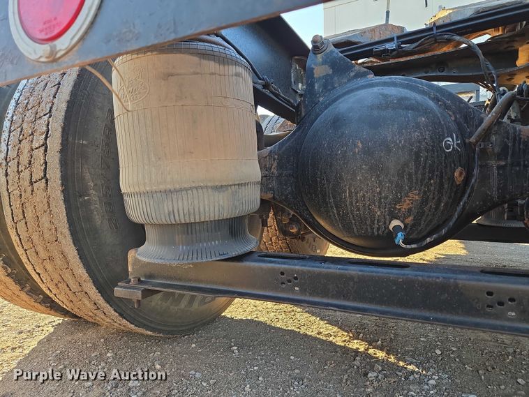 image for item EU3751 2012 Mack CXU semi truck