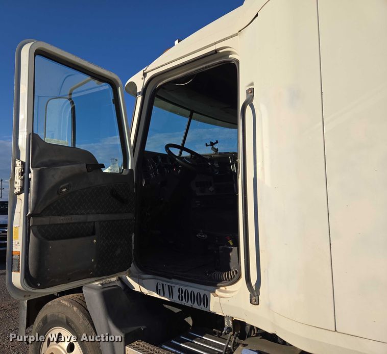 image for item EU3751 2012 Mack CXU semi truck