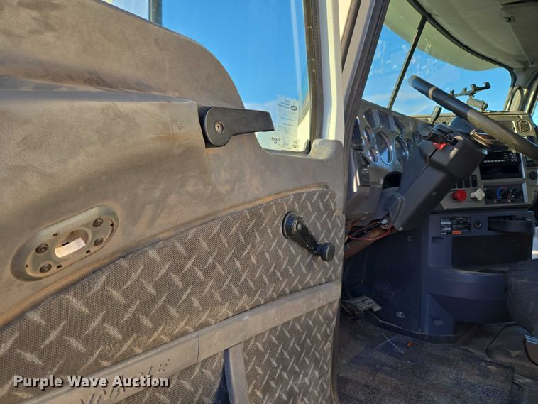 image for item EU3751 2012 Mack CXU semi truck