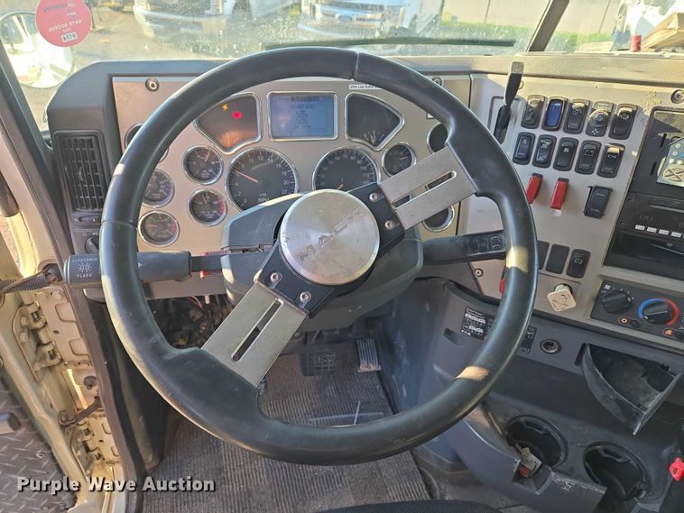 image for item EU3751 2012 Mack CXU semi truck