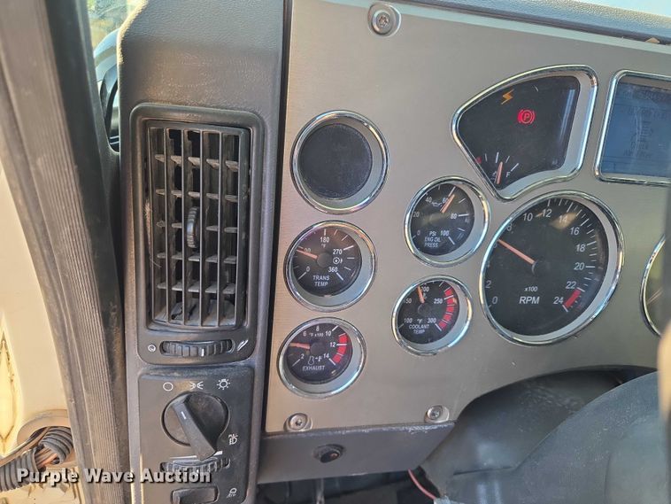 image for item EU3751 2012 Mack CXU semi truck