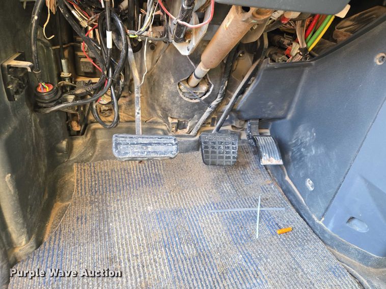 image for item EU3751 2012 Mack CXU semi truck