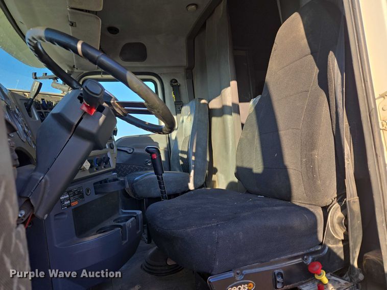 image for item EU3751 2012 Mack CXU semi truck