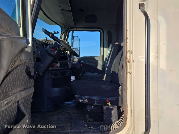 image for item EU3751 2012 Mack CXU semi truck