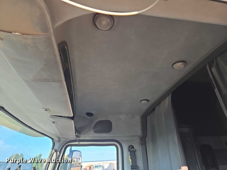 image for item EU3751 2012 Mack CXU semi truck