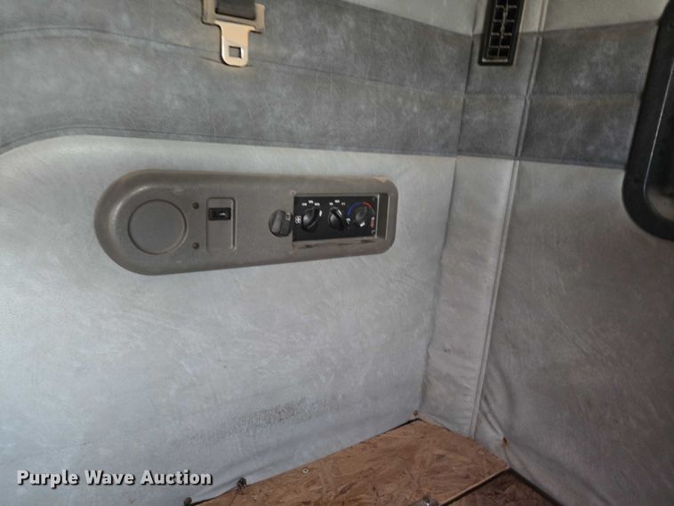 image for item EU3751 2012 Mack CXU semi truck