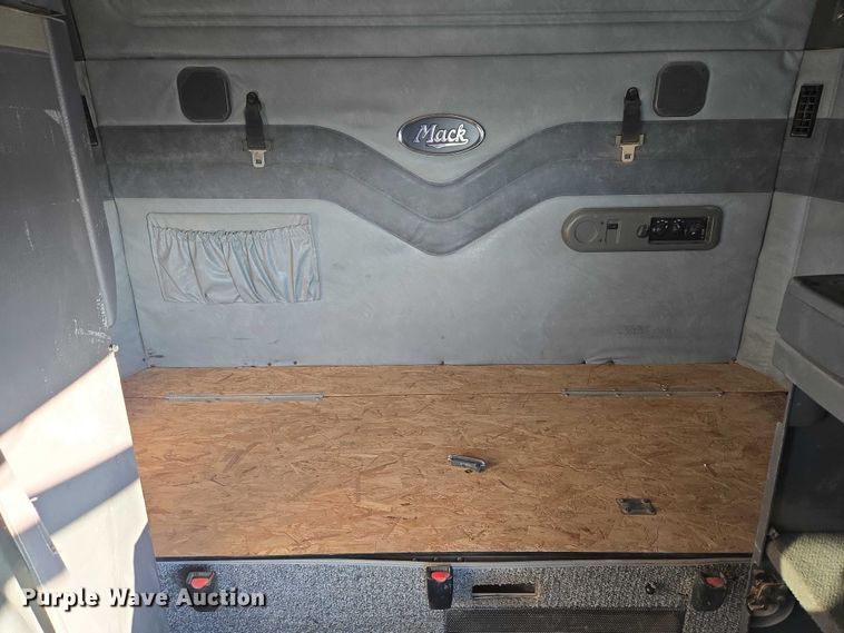 image for item EU3751 2012 Mack CXU semi truck