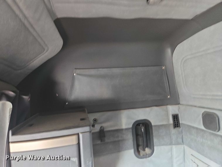 image for item EU3751 2012 Mack CXU semi truck