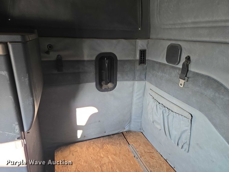 image for item EU3751 2012 Mack CXU semi truck