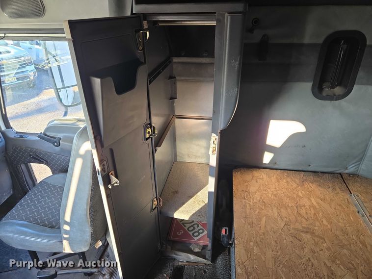 image for item EU3751 2012 Mack CXU semi truck