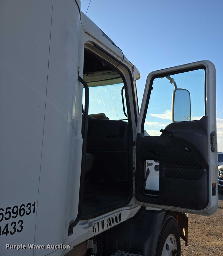 image for item EU3751 2012 Mack CXU semi truck