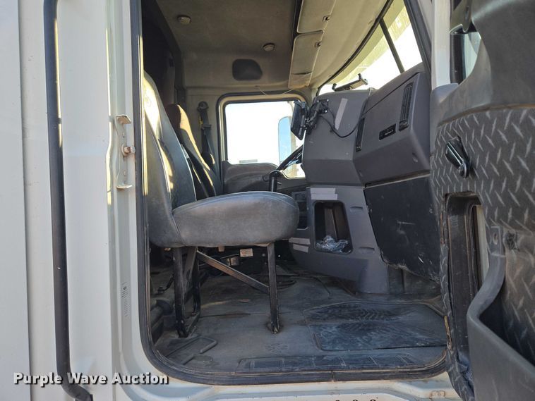 image for item EU3751 2012 Mack CXU semi truck