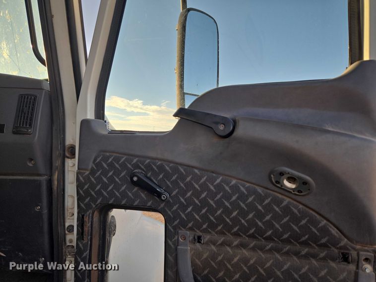 image for item EU3751 2012 Mack CXU semi truck