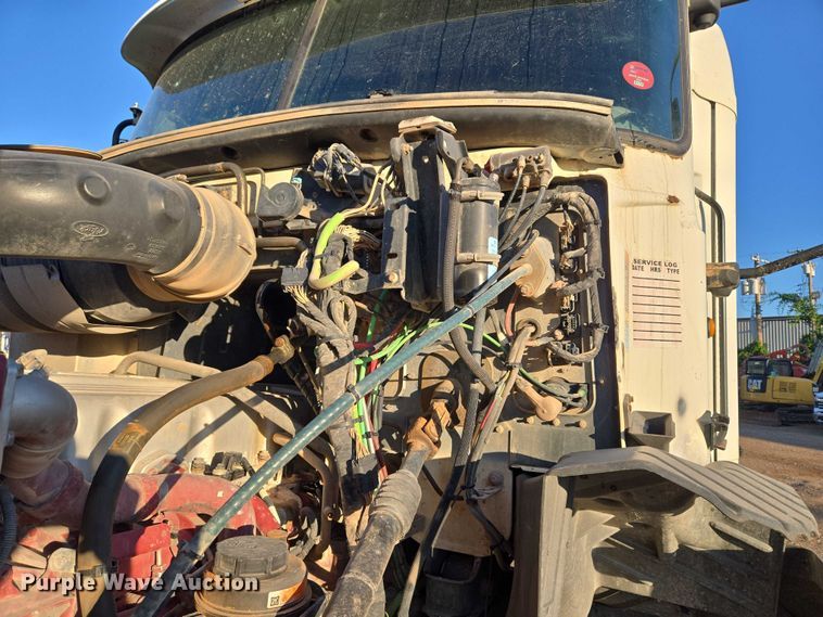 image for item EU3751 2012 Mack CXU semi truck