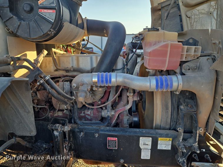 image for item EU3751 2012 Mack CXU semi truck