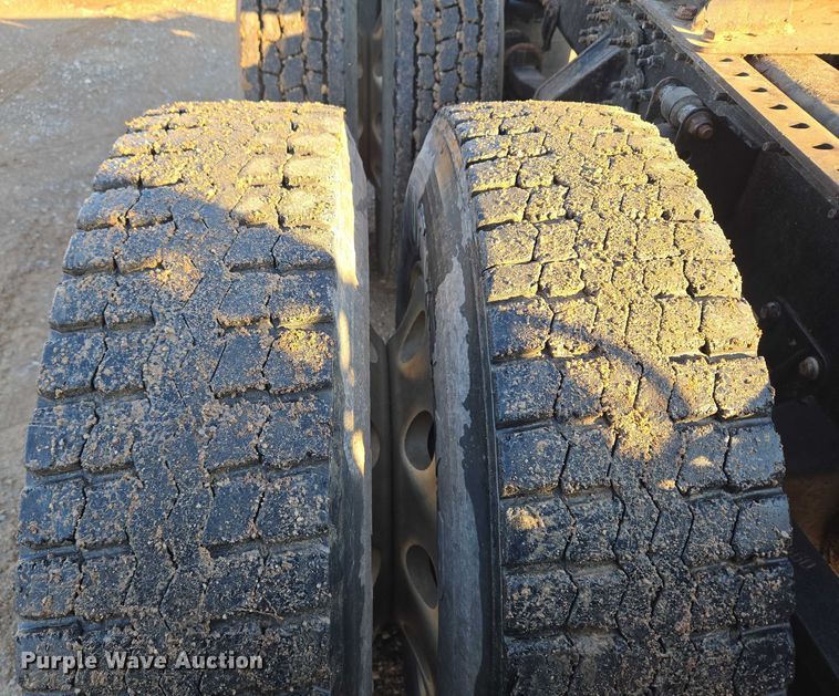 image for item EU3751 2012 Mack CXU semi truck