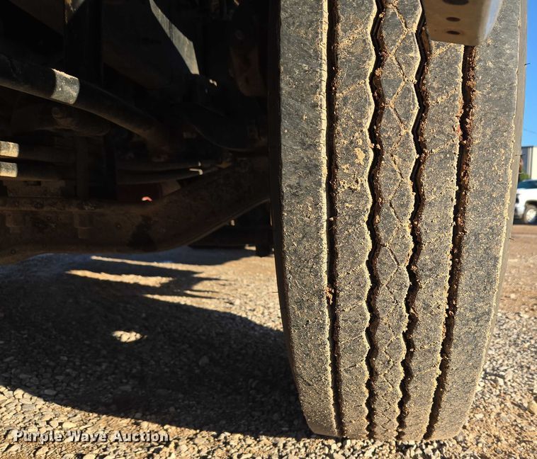 image for item EU3751 2012 Mack CXU semi truck