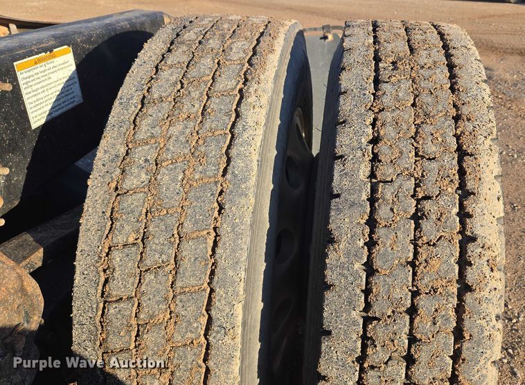 image for item EU3751 2012 Mack CXU semi truck