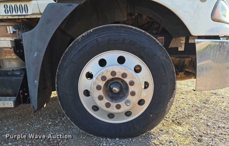 image for item EU3751 2012 Mack CXU semi truck