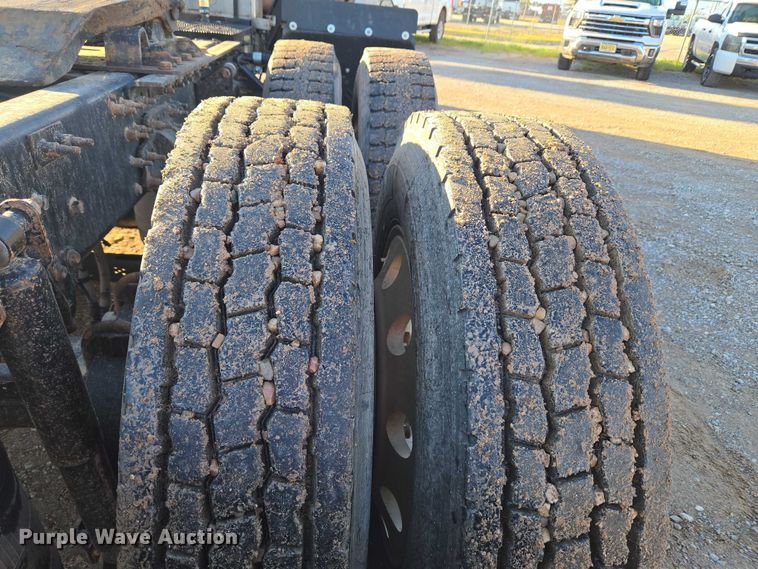 image for item EU3751 2012 Mack CXU semi truck