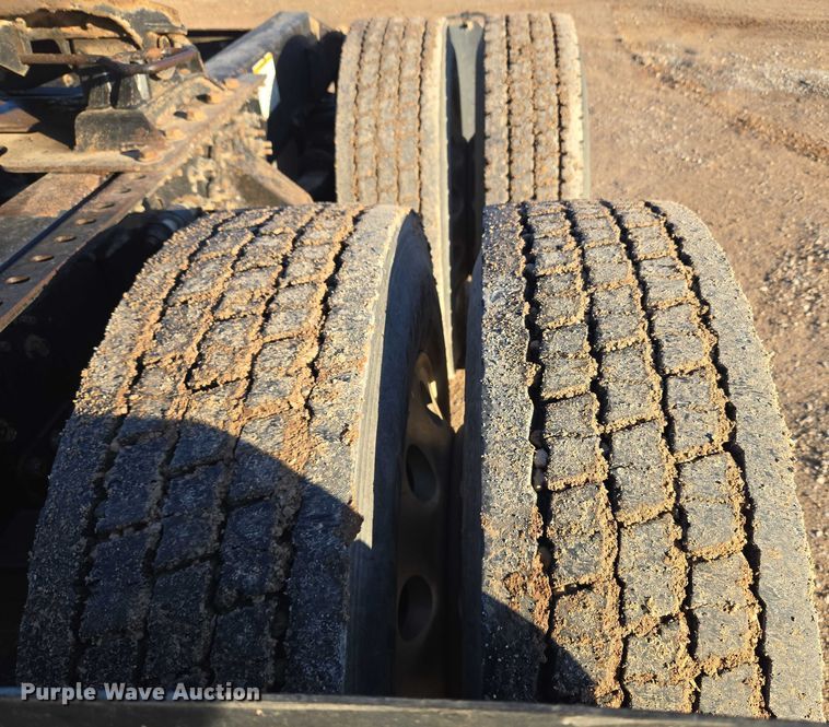 image for item EU3751 2012 Mack CXU semi truck