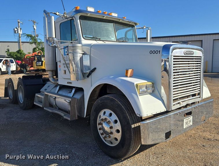 image for item EU3752 2000 Freightliner MB70 semi truck