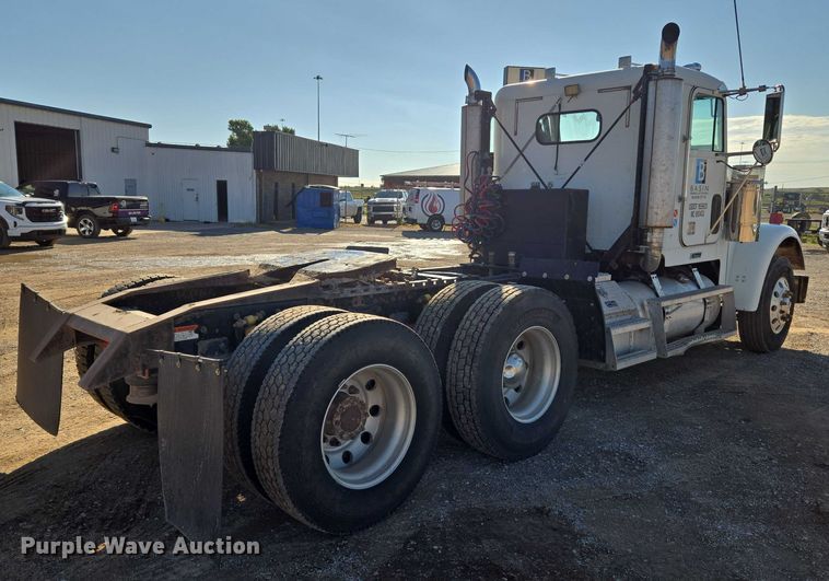 image for item EU3752 2000 Freightliner MB70 semi truck